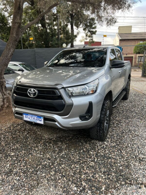 Toyota Hilux 2.4 SR Automática