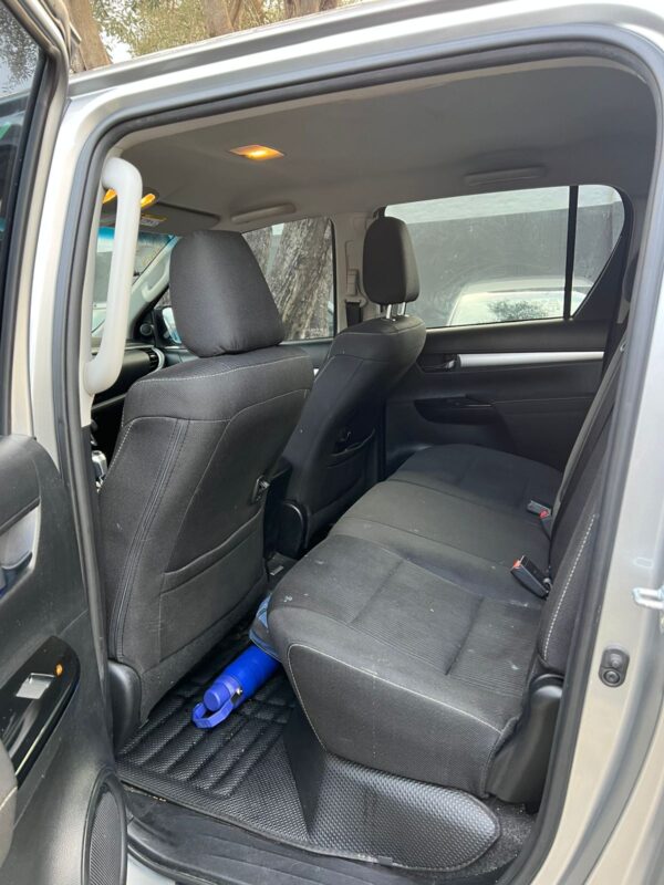 Toyota Hilux 2.4 SR Automática - Image 7