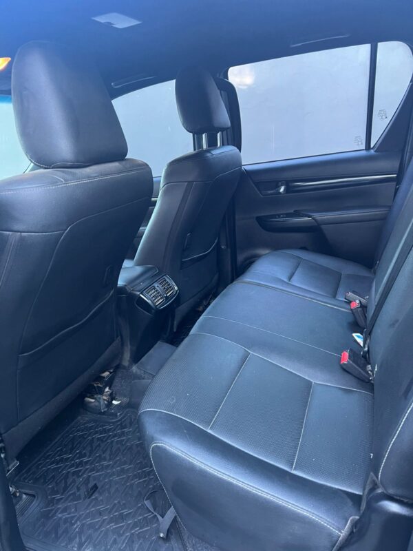 Toyota Hilux SRX 4x4 AT 2020 - Image 4