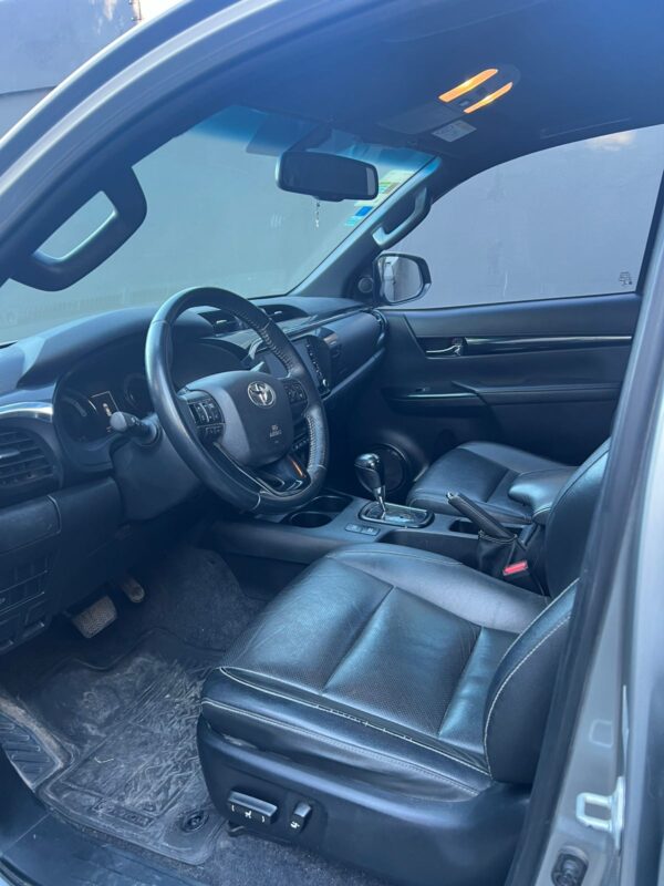 Toyota Hilux SRX 4x4 AT 2020 - Image 3