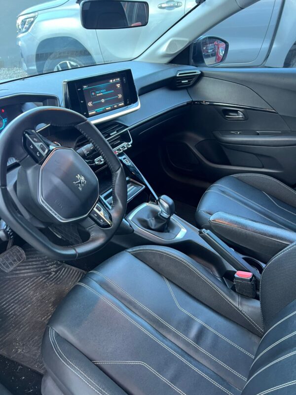 Peugeot 208 Feline Tiptronic 2022 - Image 3