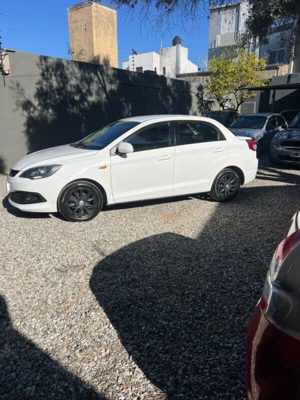 Chery Fulwin Sedán 2016 · con GNC. - Image 9